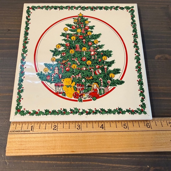 Vintage ceramic Christmas trivet  
6” - Picture 6 of 7